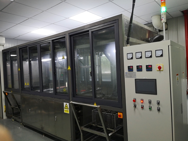 三槽自動(dòng)移位超聲波清洗機(jī)