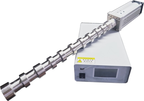 1、超聲波空化在振動(dòng)棒的周?chē)a(chǎn)生，超聲波能量非常均勻的分布在棒的周?chē)?、超聲波振動(dòng)棒的功率輸出不受液位，槽體容量及溫差等負(fù)載變化的影響，功率輸出穩(wěn)定均勻；3、超聲波振動(dòng)棒是傳統(tǒng)超聲振板使用壽命的1.