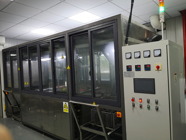 三槽自動(dòng)移位超聲波清洗機(jī)